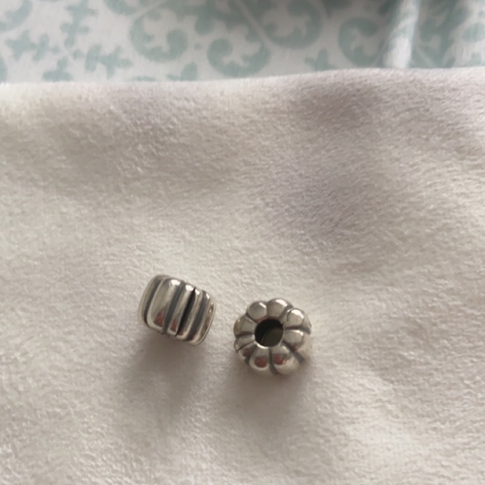 2 authentic Pandora retired ribbed clips